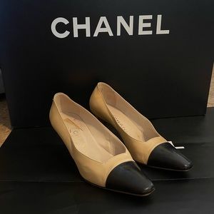 Chanel Vintage Leather Nude Black Pumps 36.5